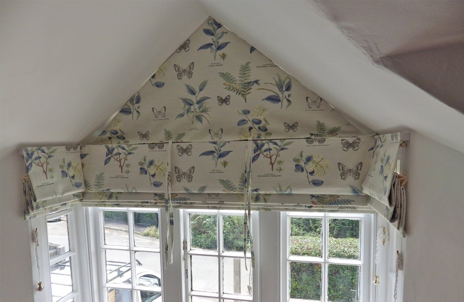 Шторы на окно трапецией