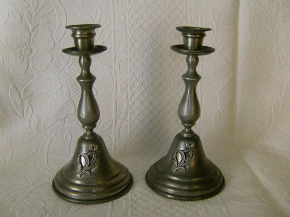 Свеча в подсвечнике