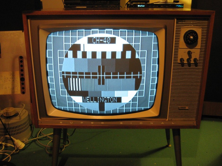 Старые телефоны с телевизором