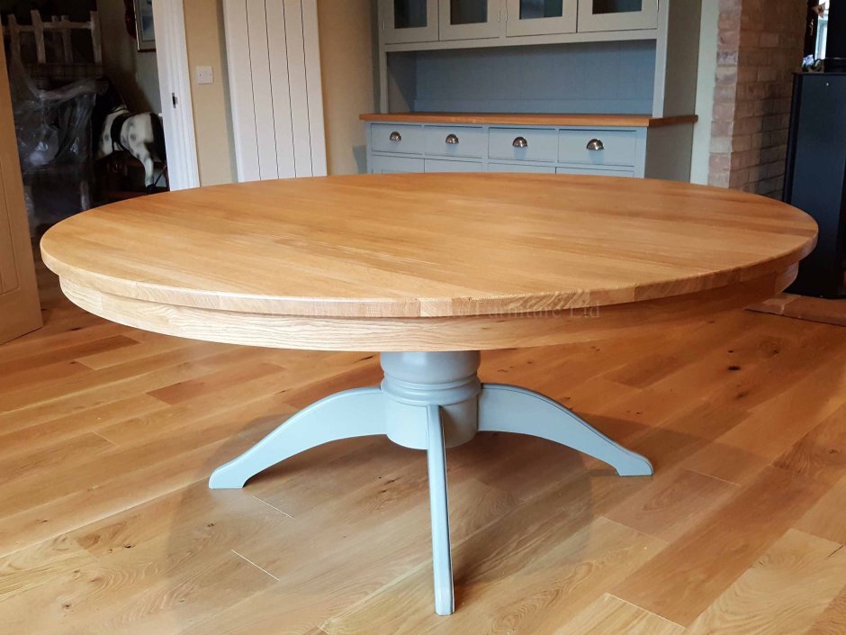 Деревянный большой стол круглый