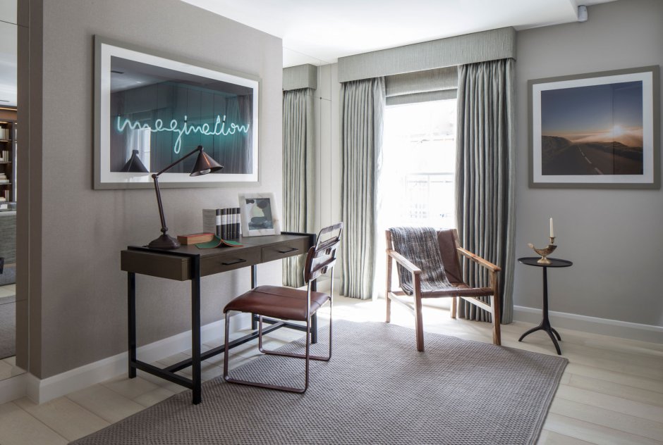 Кабинет с серыми стенами