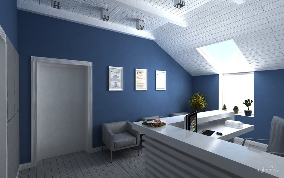 Серая стена с молдингами