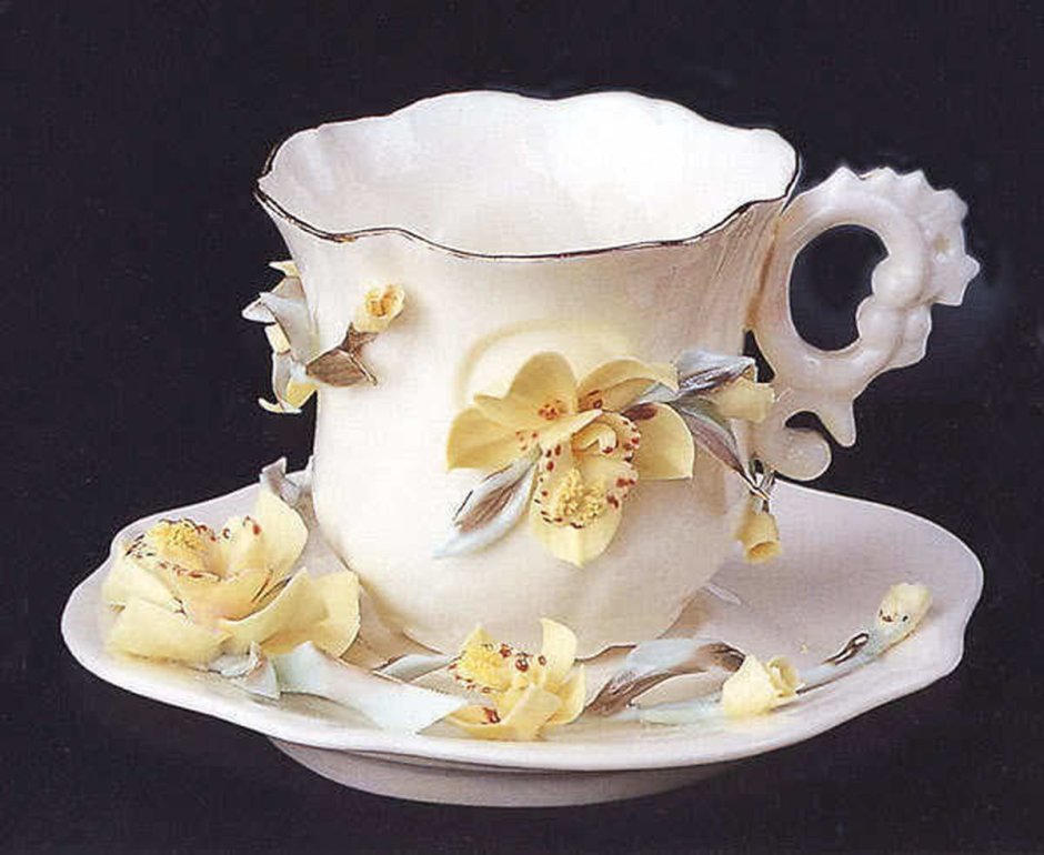 Посуда с лепниной