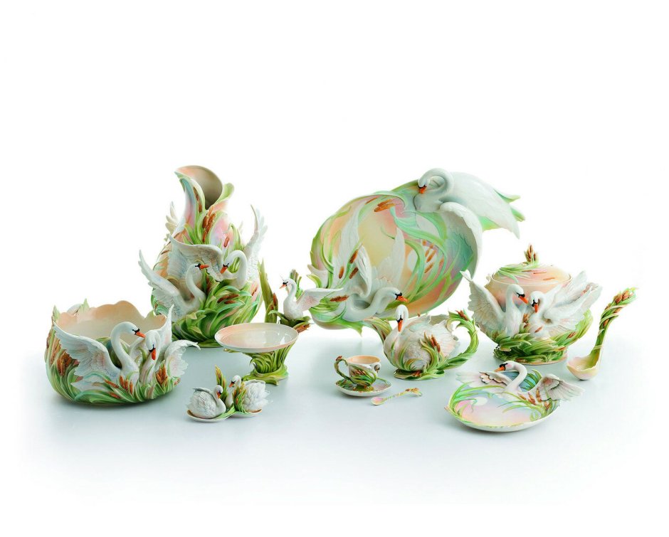 Фарфоровые цветы белые