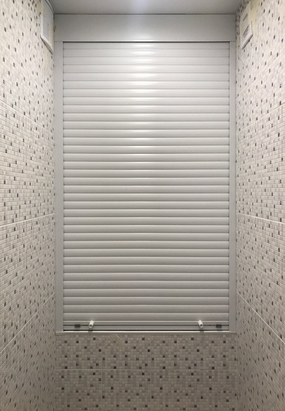 Рольшторы в шкаф в туалет