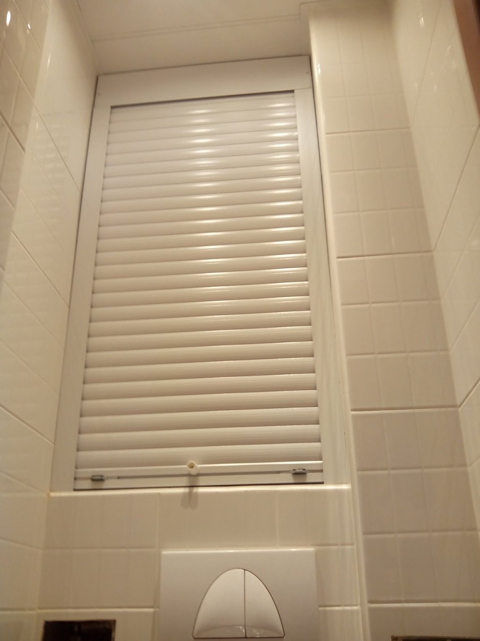 Жалюзи за унитазом