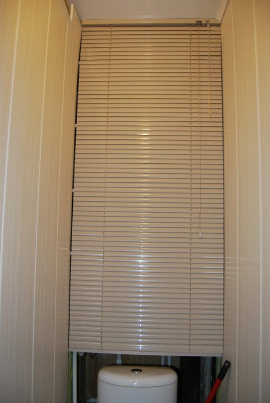 Рольставни Алютех в санузел