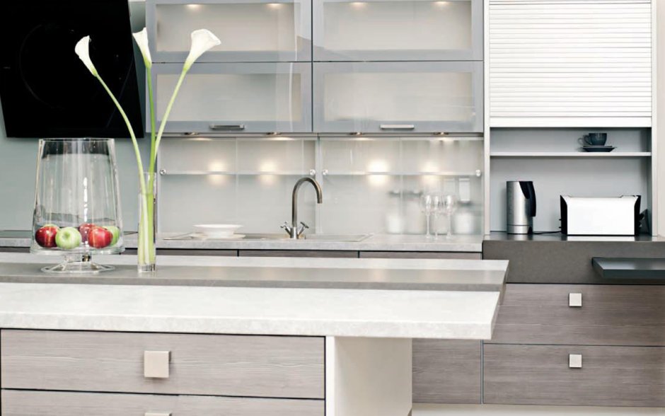 Фасады со стеклом для кухни