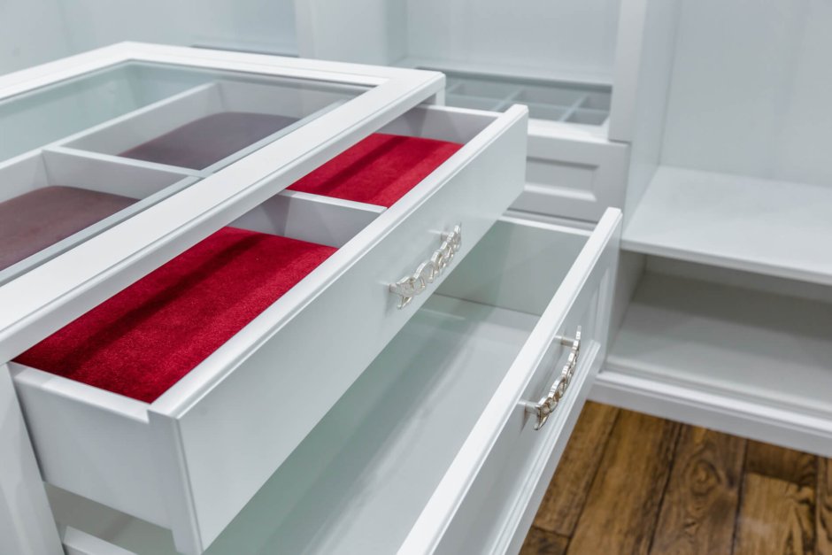 Выдвижной ящик для украшений