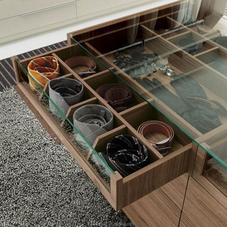 Ящик для аксессуаров в гардеробную