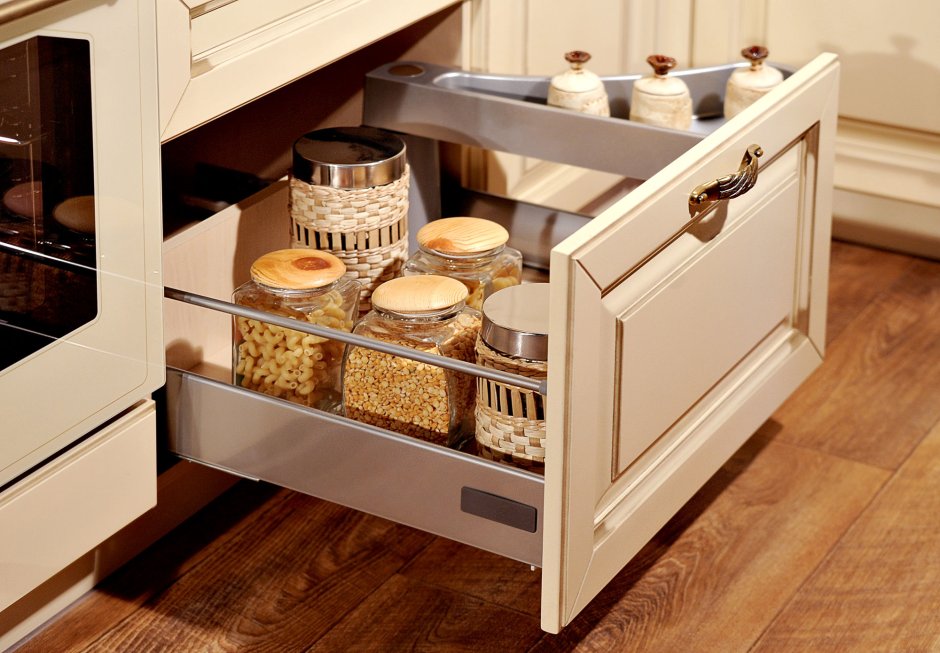 Открытые кухонные ящики