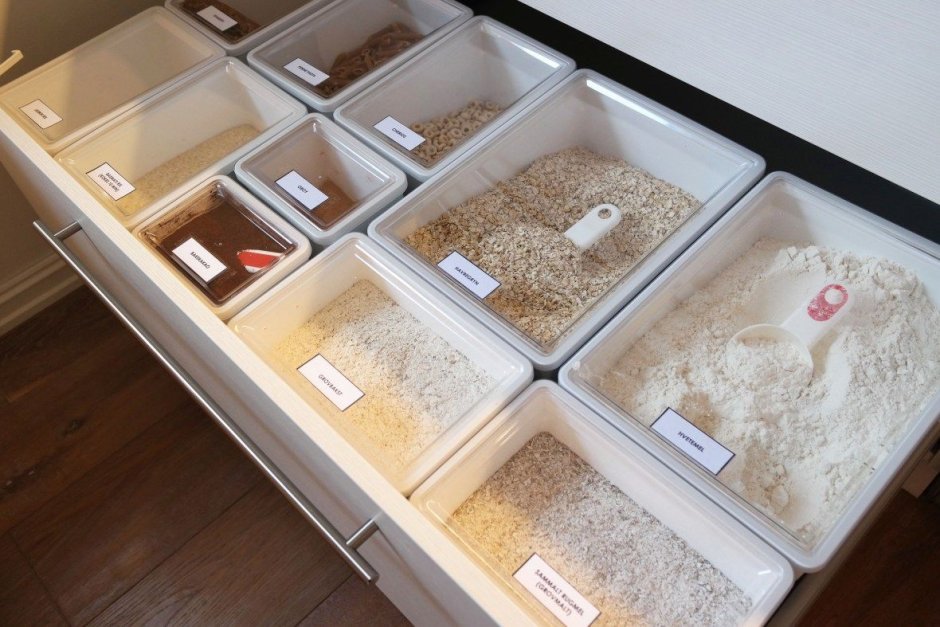 Ящики для круп в кухне