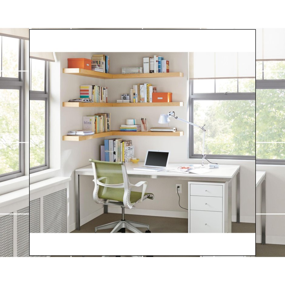 Полки настенные у окна