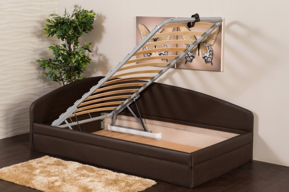 Кровать с подъемным механизмом