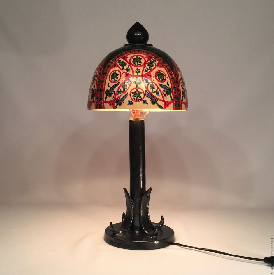 Настольная лампа из дерева