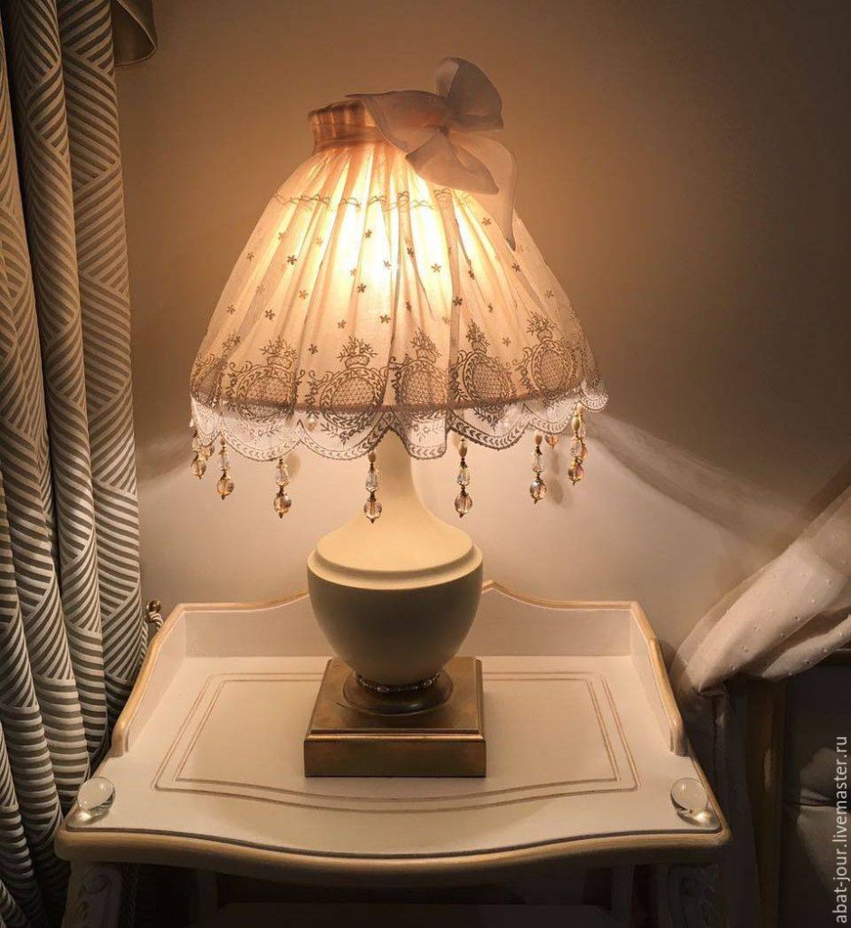 Лампа с абажуром