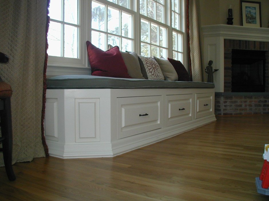 Тумба под окно