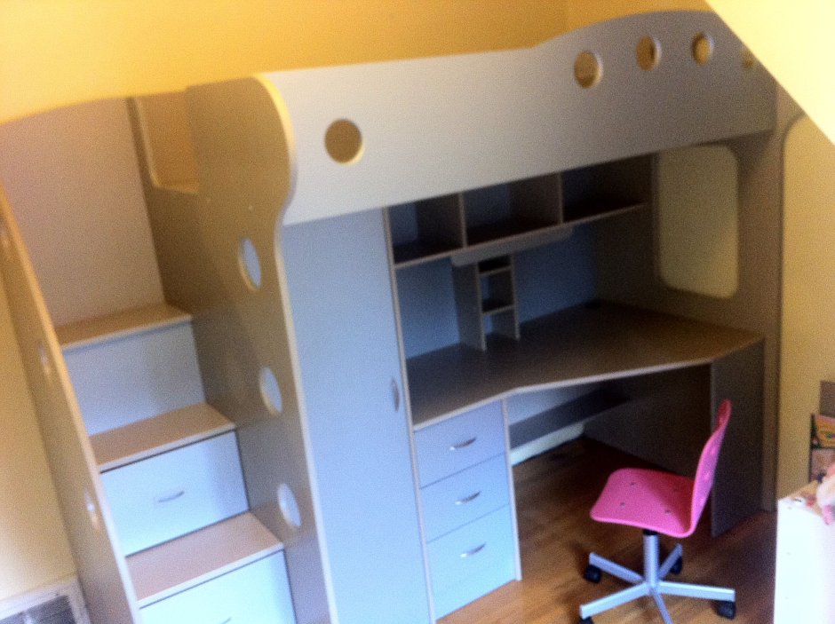 1 Этаж стол 2 этаж кровать