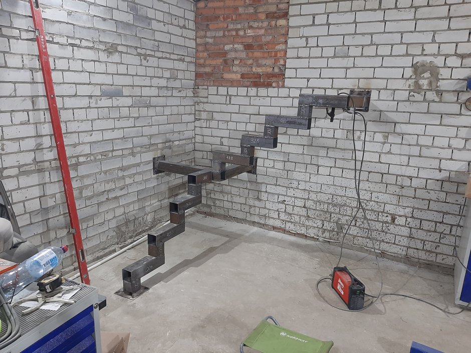 Отверстие на второй этаж в гараже