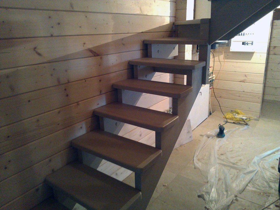 Ступени косоур из профильной трубы 40 40