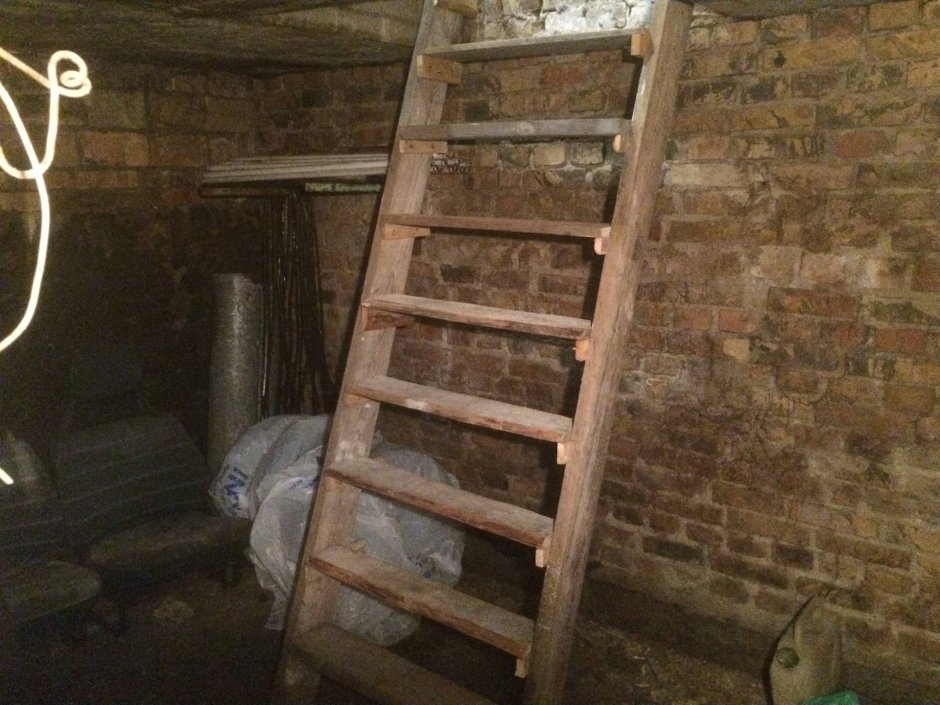 Винтовая лестница на чердак