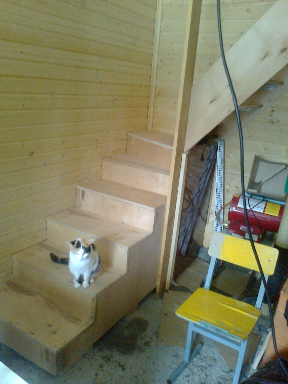 Лестница на второй этаж на даче своими руками