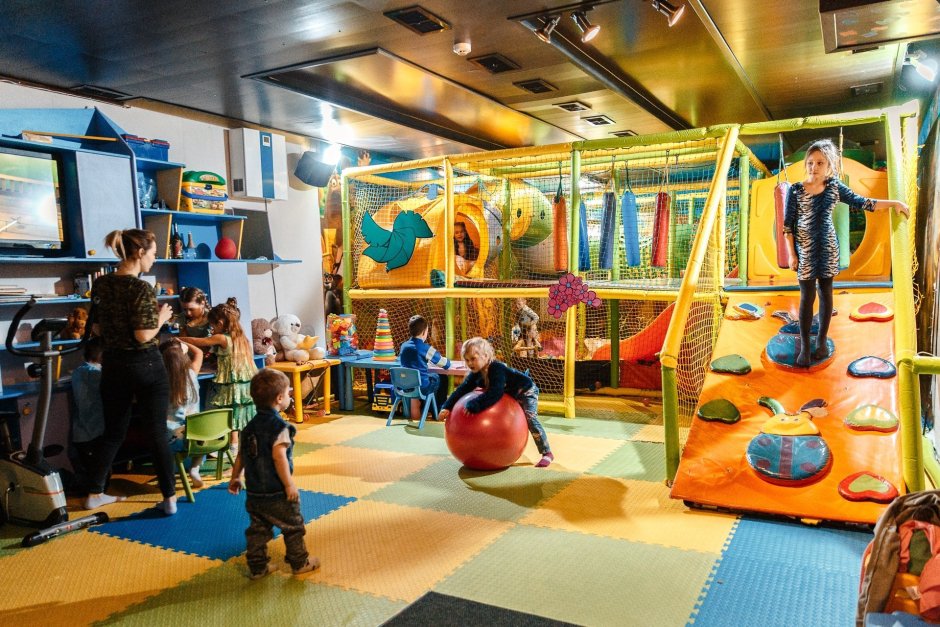 Кафе с детской комнатой