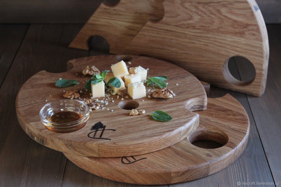 Пустой кухонный стол