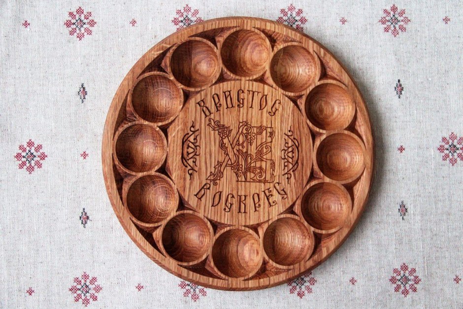 Яйцо деревянное на подставке