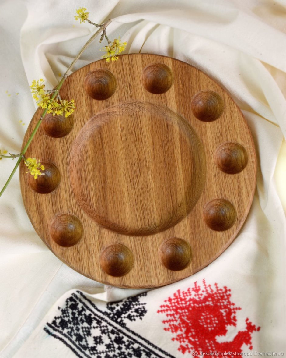 Яйцо деревянное на подставке