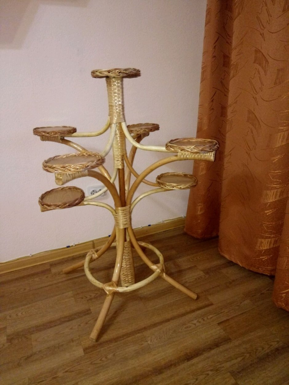 Тумба под цветы из дерева