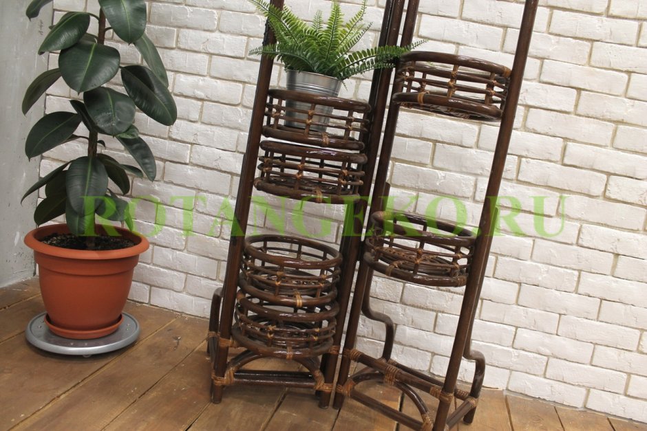 Подставка под цветы из ротанга напольная