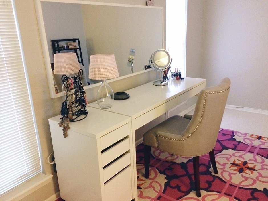 Письменный стол микке икеа в интерьере