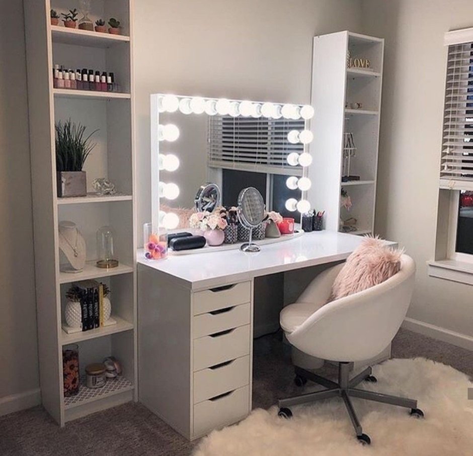 Комната с туалетным столиком