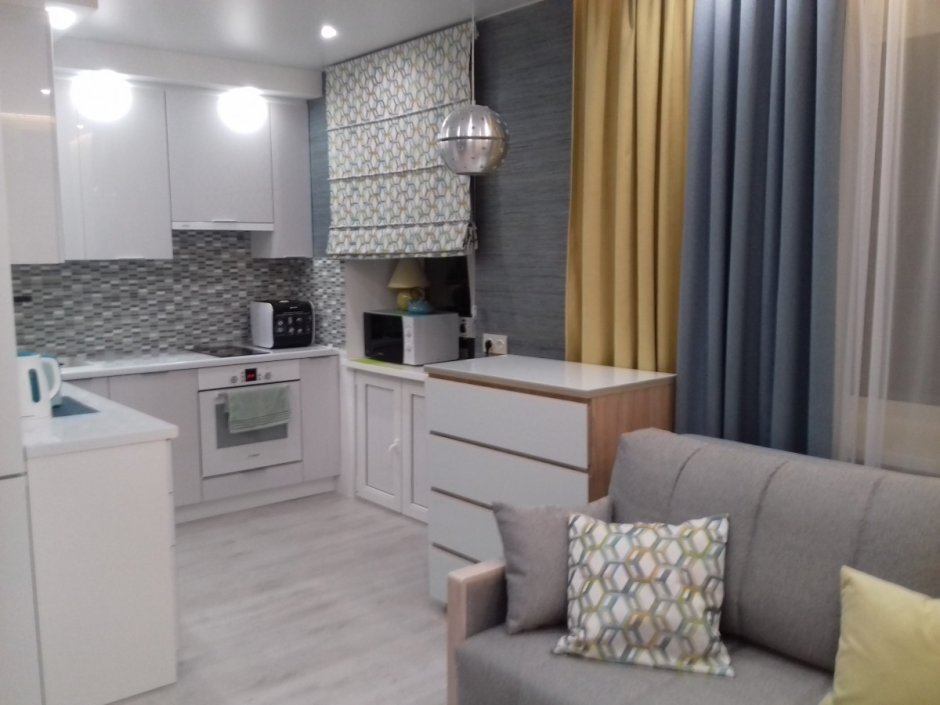 Интерьер квартиры санузлом, кухней и гостиной 18кв.м