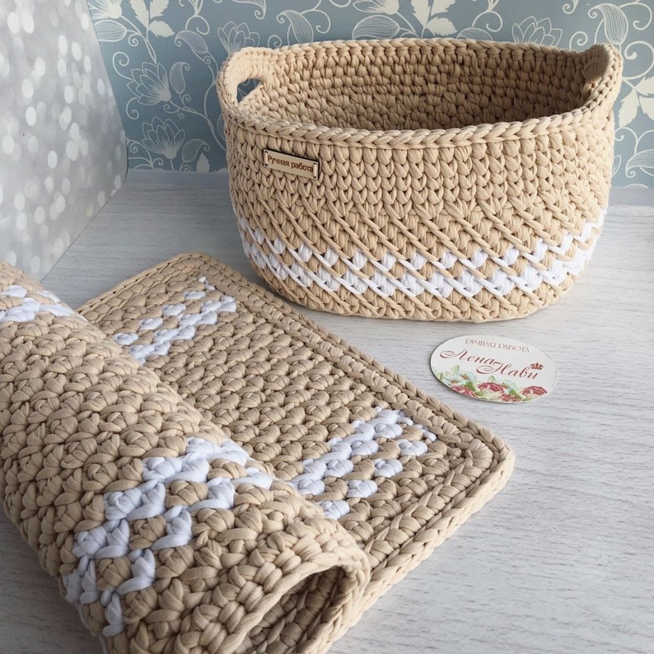 Вязаные подвесные корзины