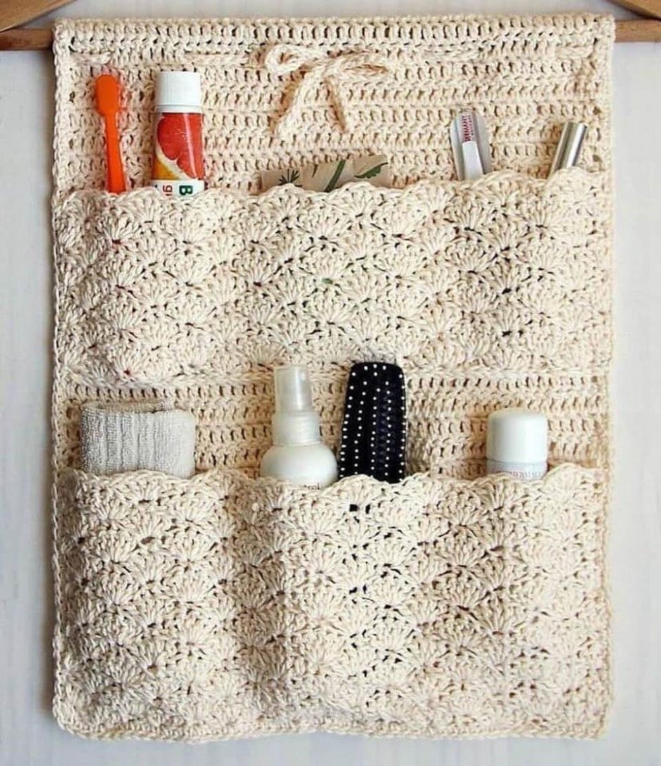 Вязаный органайзер на детскую кроватку