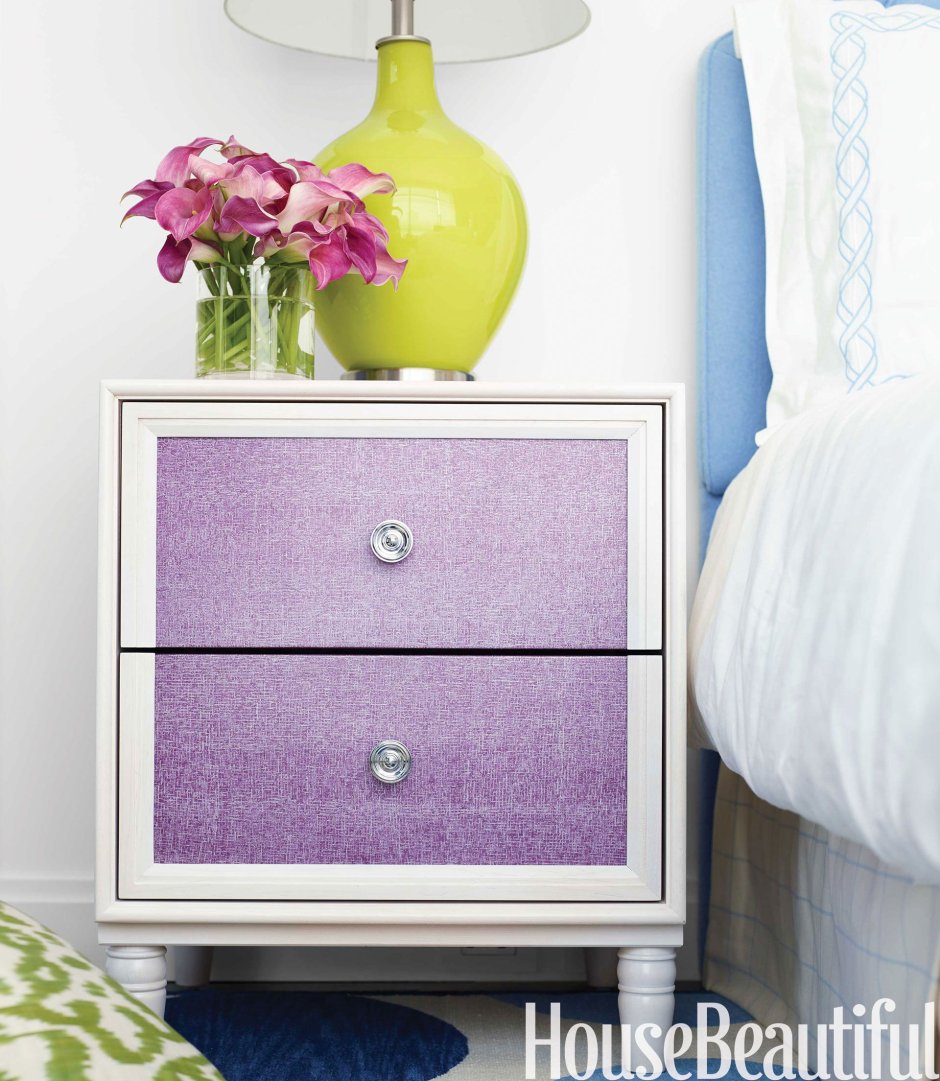 Лавандовые прикроватные тумбочки