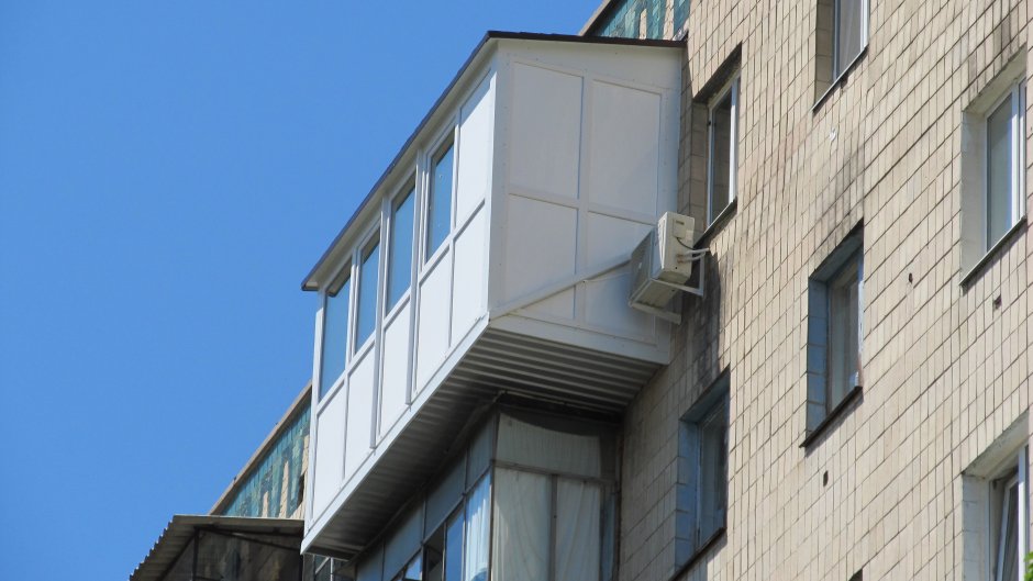 Пластиковый балкон в хрущевке