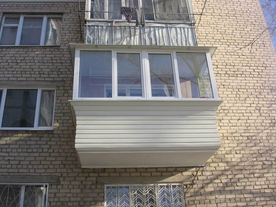Остекление балкона на 5 этаже хрущевки