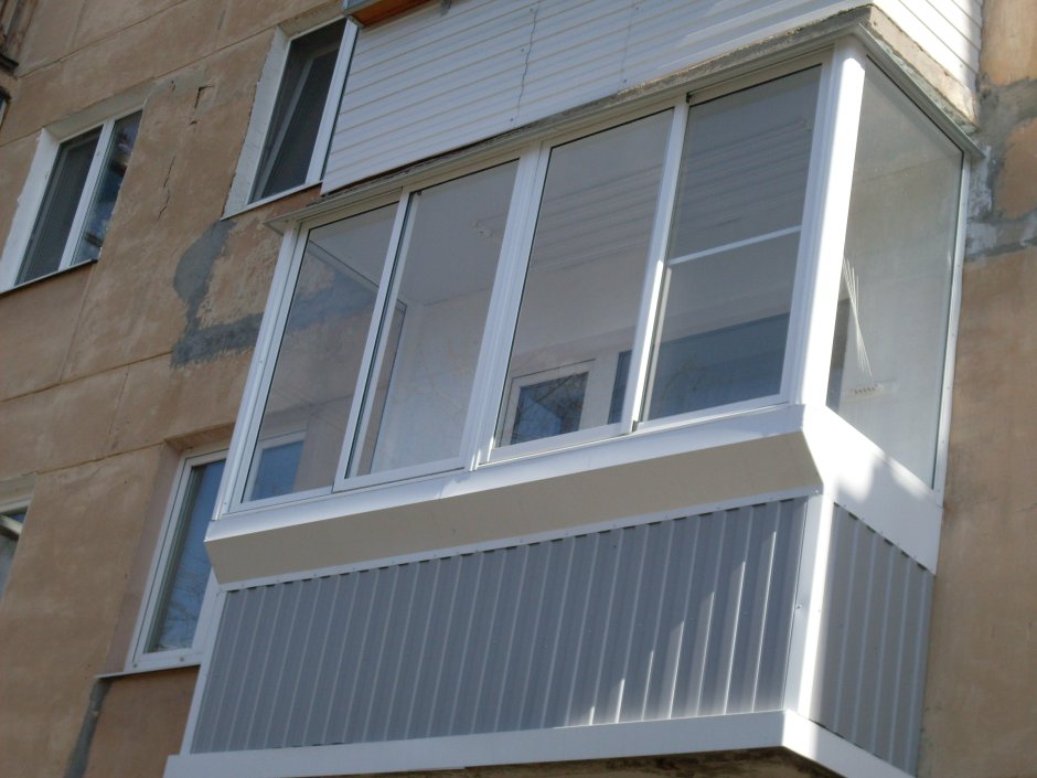 Французское остекление балкона Рехау