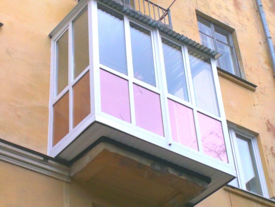 Остекленный балкон в хрущевке