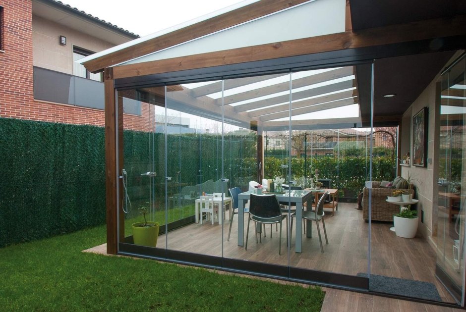 Пристроенная беседка к дому в интерьере