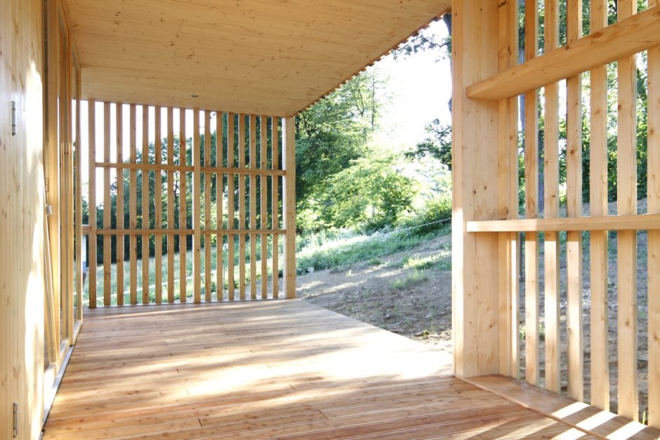 Ограждение веранды рейками