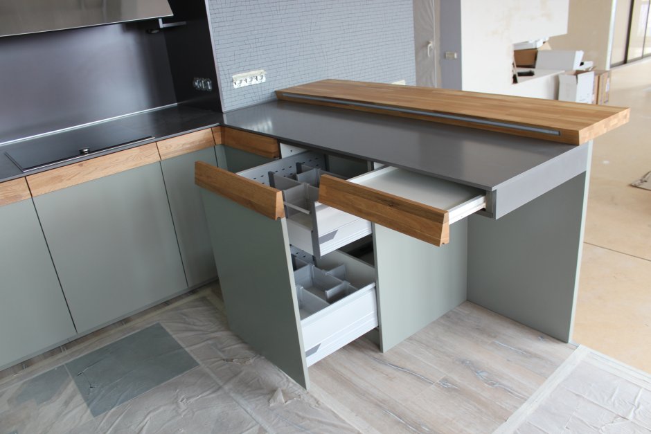 Выдвижной кухонный стол