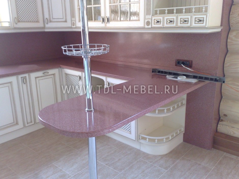 Остров на кухне с выдвижными ящиками