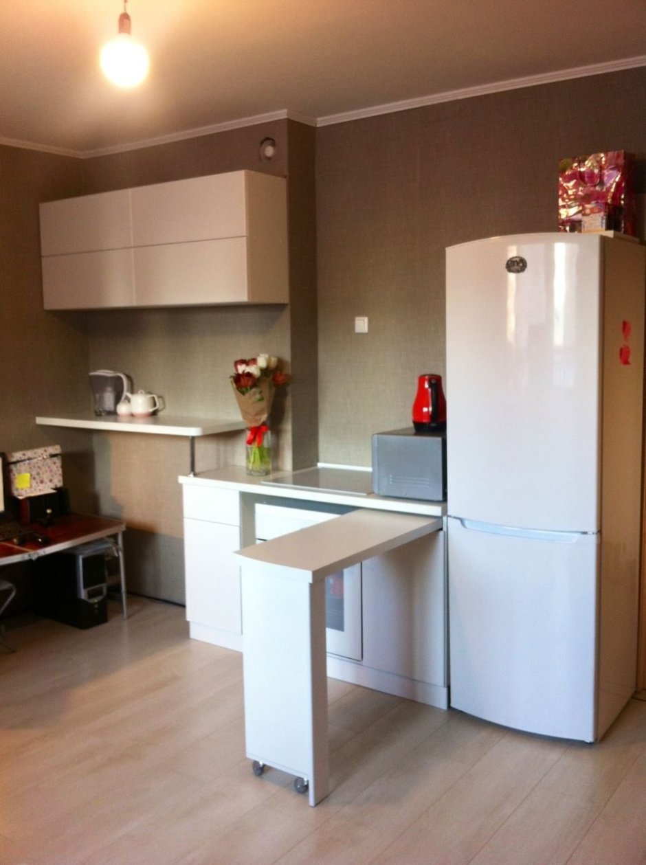 Стол с выдвижной столешницей механизм