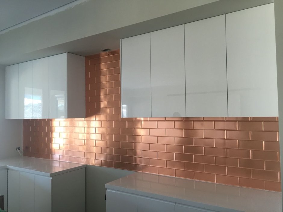 Медная плитка на фартук