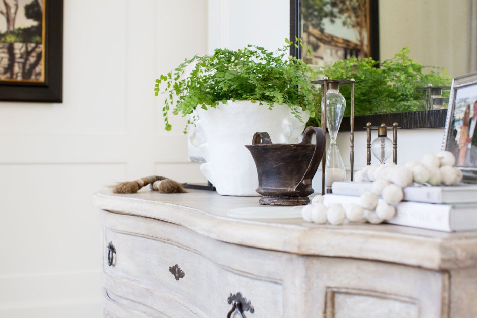 Декор комода в прихожей