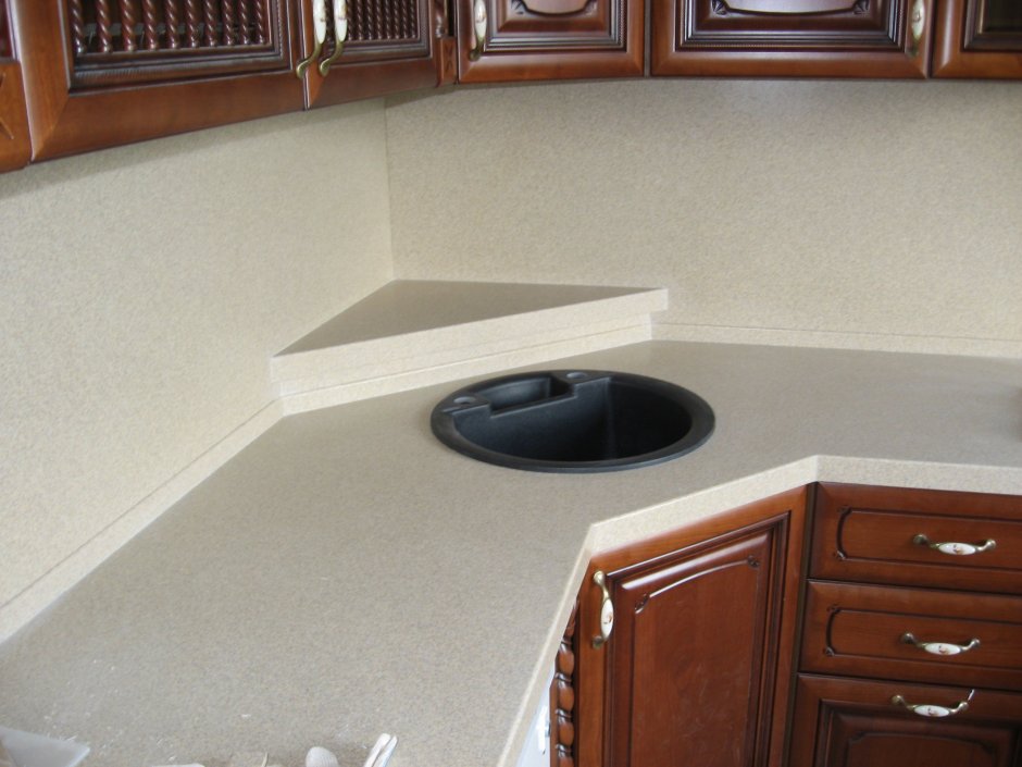 Кухня со скошенным углом